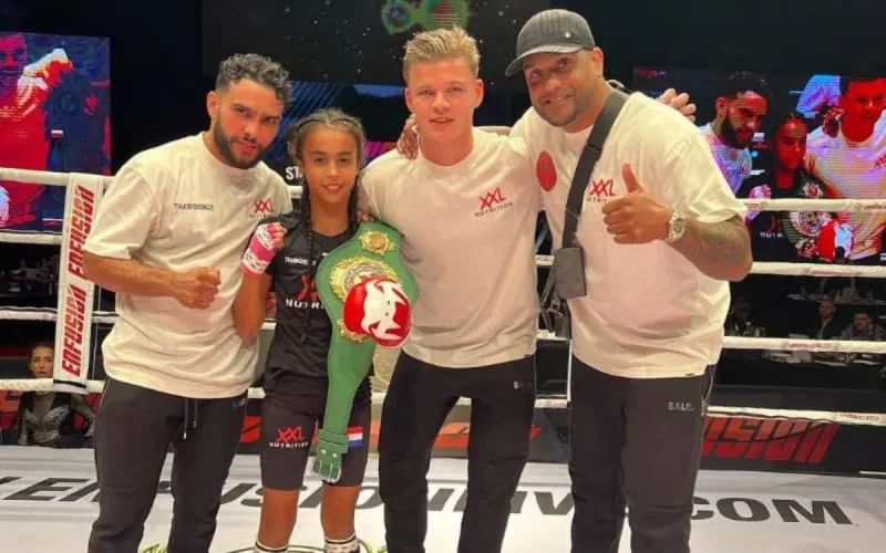 Amira Tahri, 12 ans, sacrée championne du monde de kickboxing