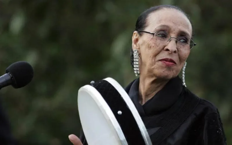 L'hommage émouvant d'André Azoulay à Hajja Hamdaouia