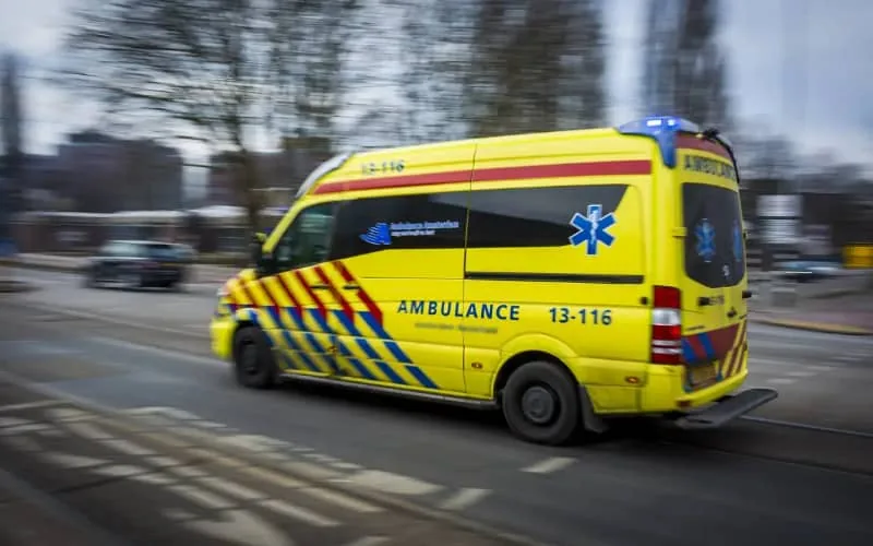 Pays-Bas : Anissa sauve un enfant en détresse respiratoire 