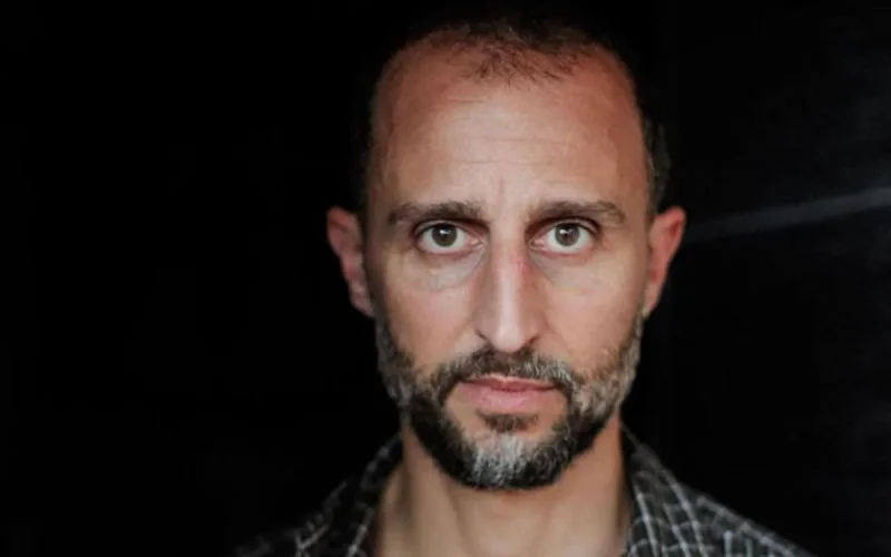 Gad Elmaleh évoque sa relation « tumultueuse » avec son frère Arié