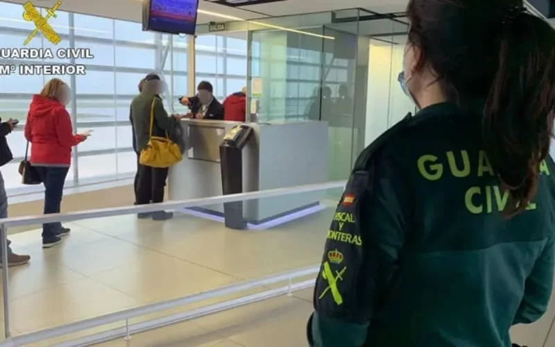 Un homme en compagnie d'une mineure marocaine arrêté à l'aéroport de Murcia