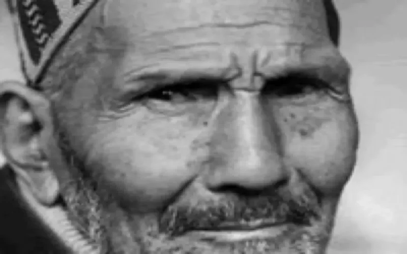 Derrière les belles promesses, un mauvais coup contre les vieux migrants 