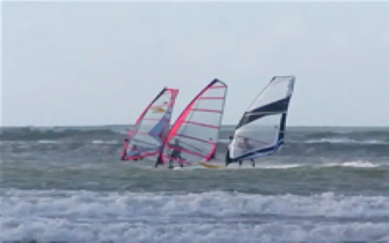 Quatre Marocains essayent d'entrer en Espagne en planches à voile 