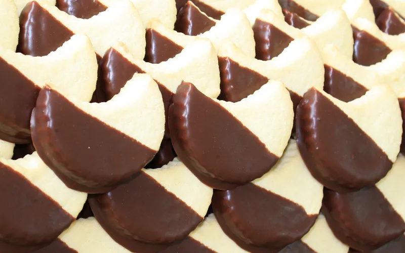 Demi lunes aux 2 chocolats et à la noix de coco 