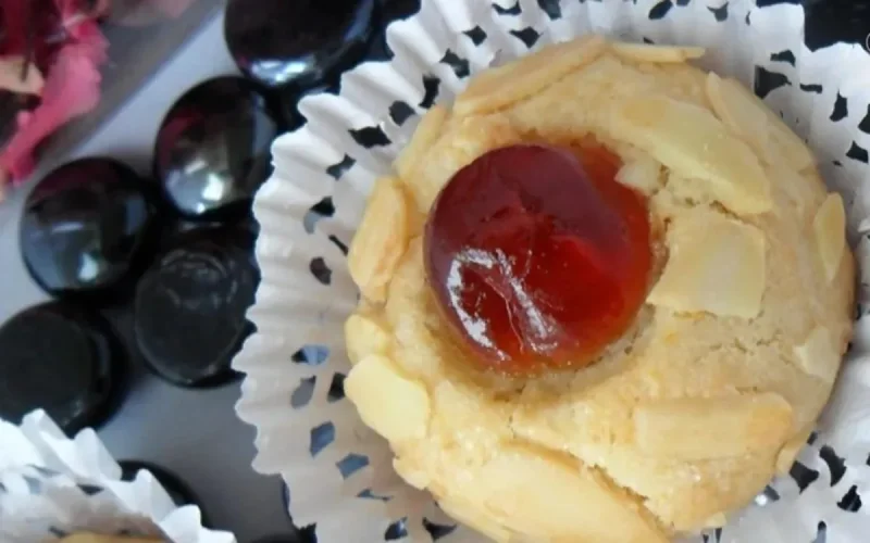 Gâteaux au miel et aux cerises