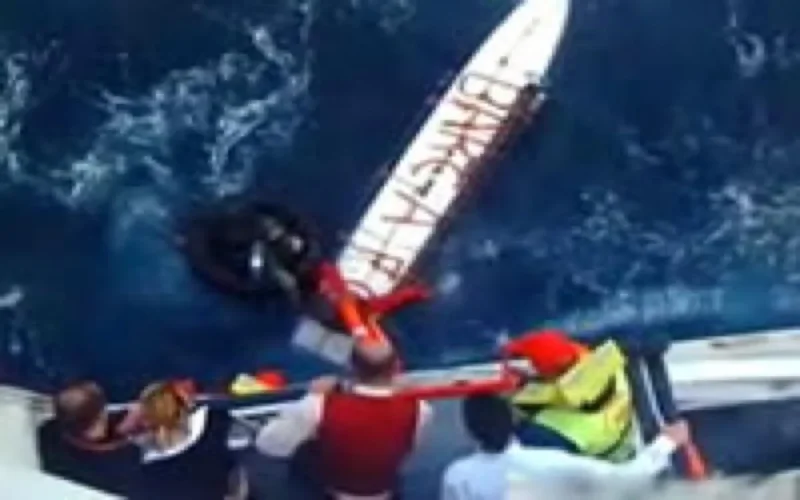 Trois Marocains essaient de gagner l'Espagne en planche à voile