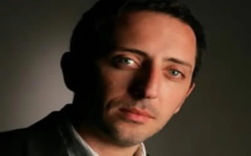 Gad Elmaleh en père et en abeille