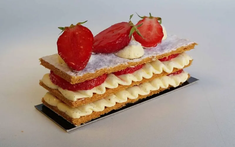 Craquant de dentelles aux amandes crème fraises