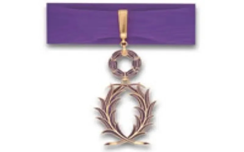 Amina Ilhami reçoit la médaille de Chevalier de l'Ordre des Palmes Académiques