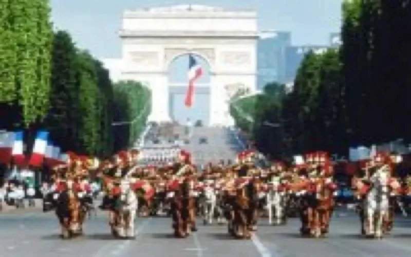 Plusieurs élèves officiers marocains participent au défilé du 14 juillet