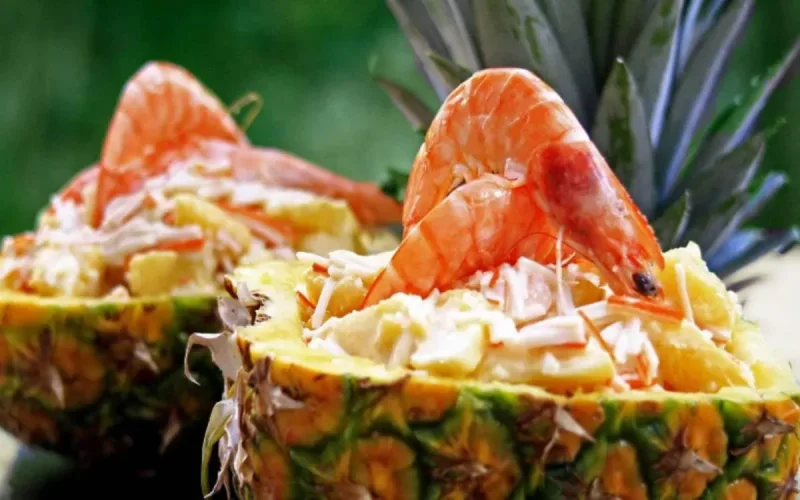 Ananas à la mayonnaise et aux crevettes