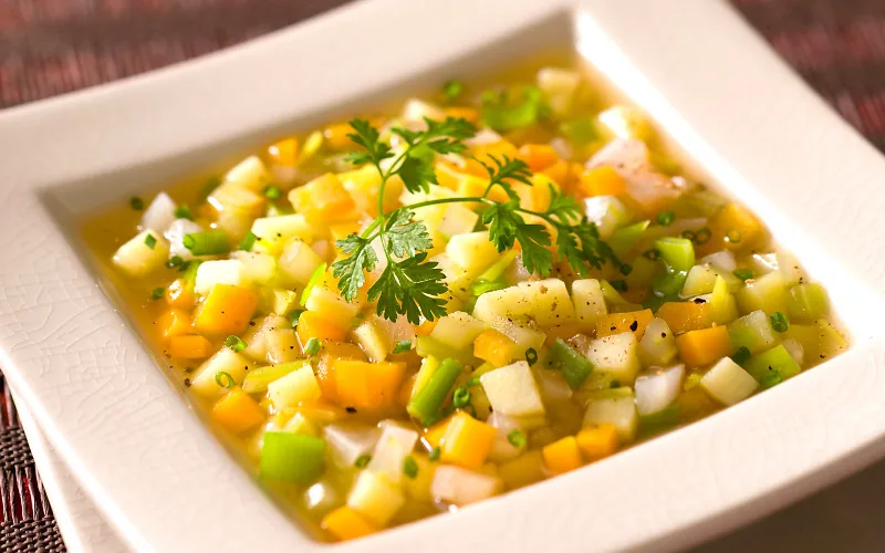 Soupe aux légumes et au basilic 