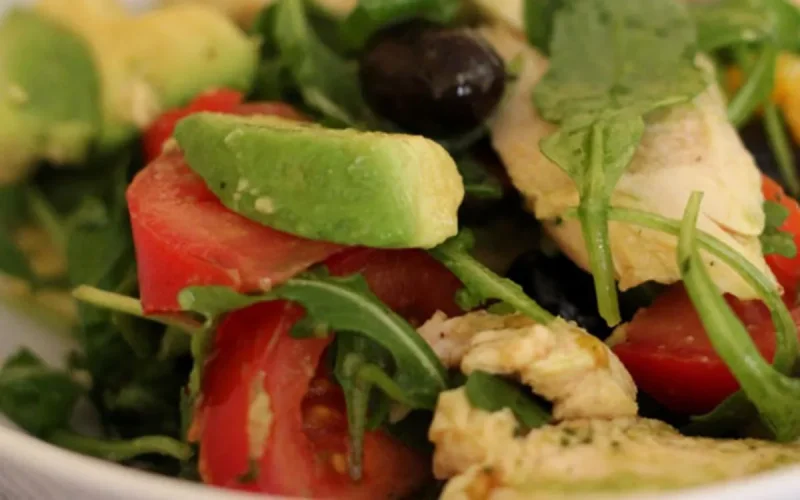 Salade de poulet à l'avocat 