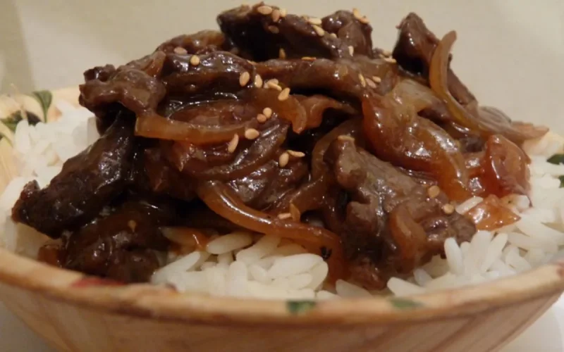 Bœuf aux oignons