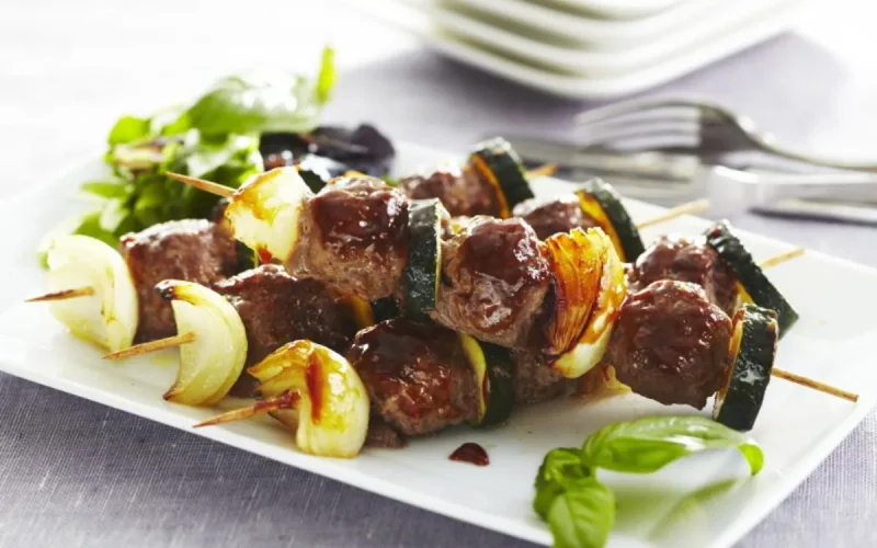 Brochettes de bœuf à la sauce de cacahuètes