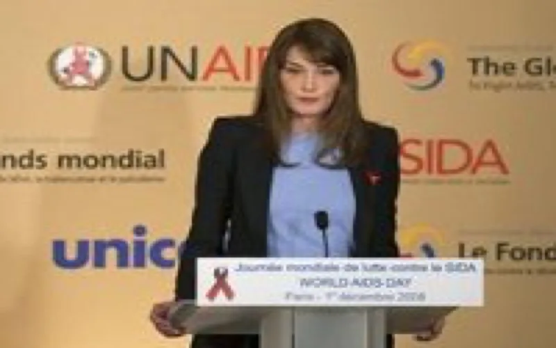 Carla Bruni Sarkozy fait un don pour la lutte contre le sida au Maroc