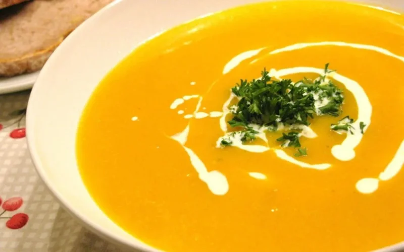 Soupe aux pommes de terre et potirons 