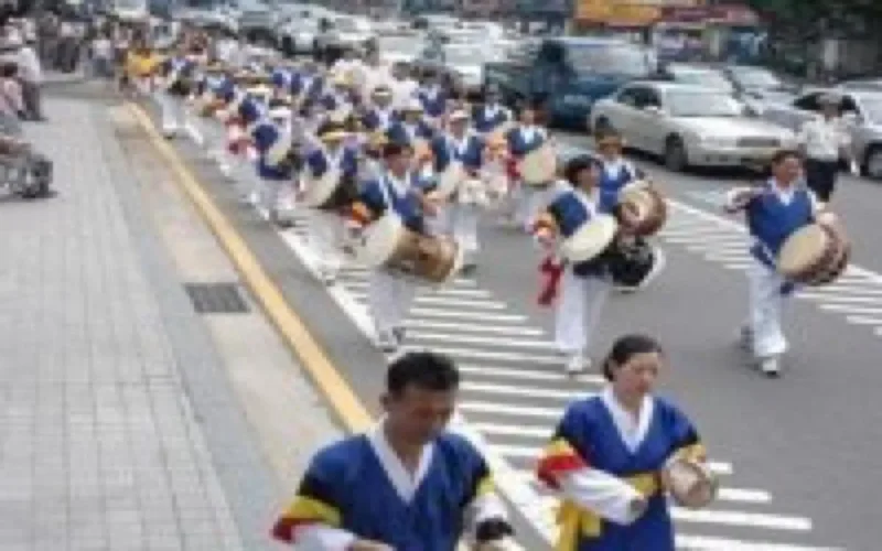 Mondial-2002 - Défilé coréen dans les rues de Rabat