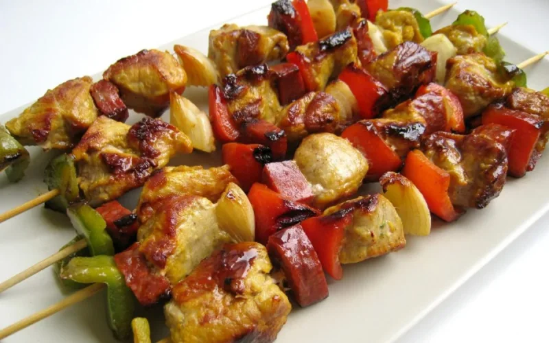Brochettes de viande au miel