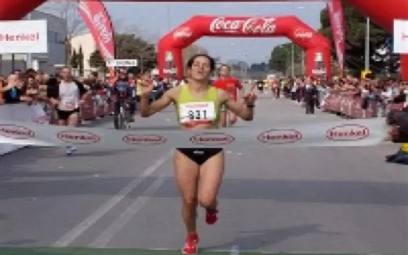 Hasna Bahom remporte le semi-marathon de Barcelone