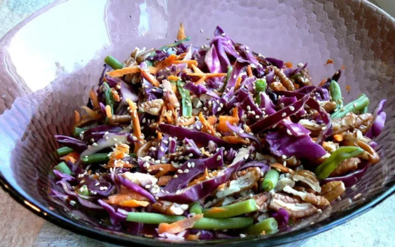 Salade aigre-douce au chou rouge 