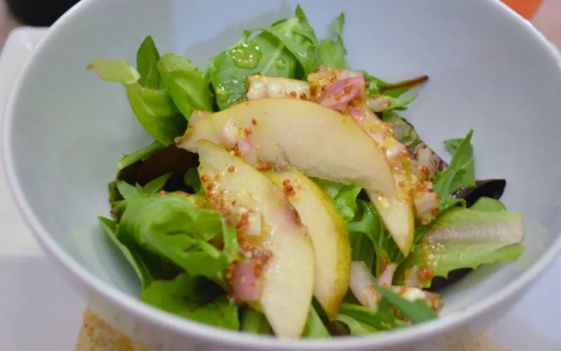 Salade aux poires et au poulet 