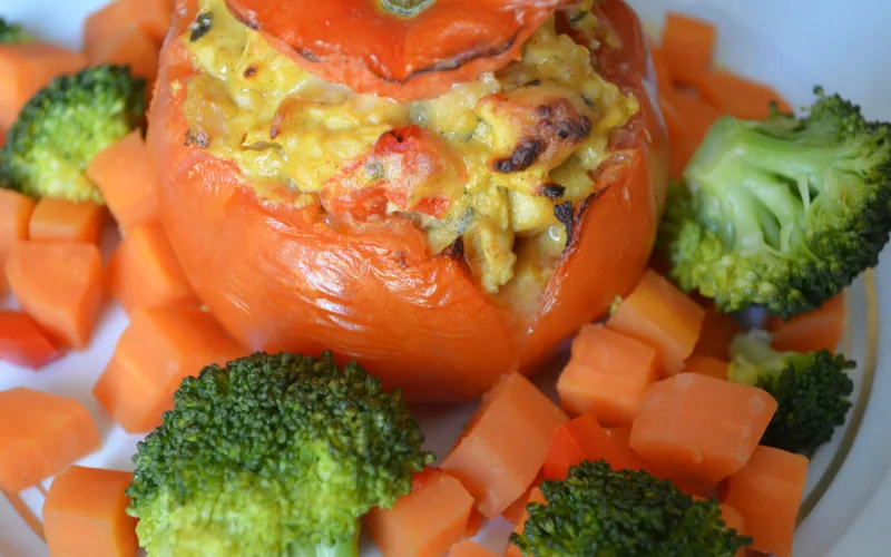 Tomates farcies au poulet et au thon 