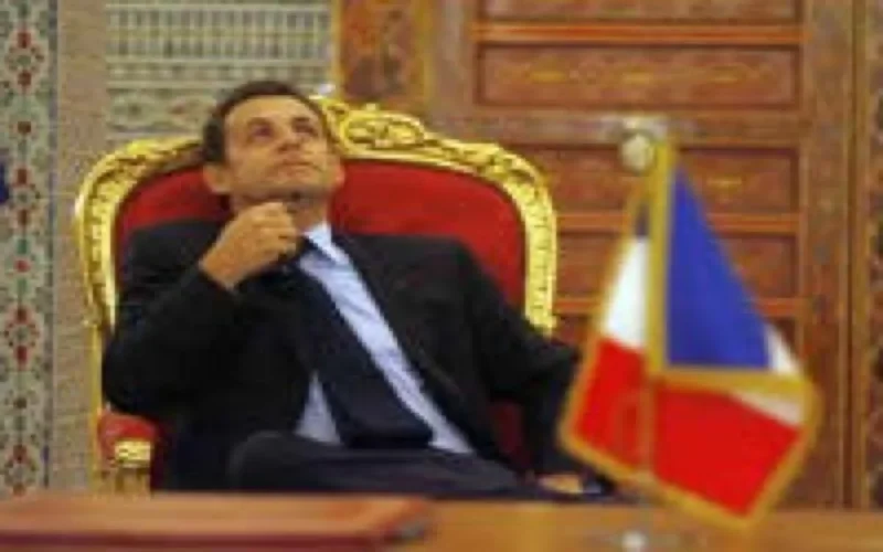 Sarkozy reçoit Abbas El Fassi
