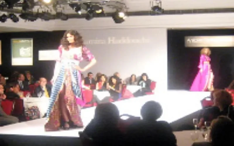 Le caftan marocain brille de mille feux à Londres