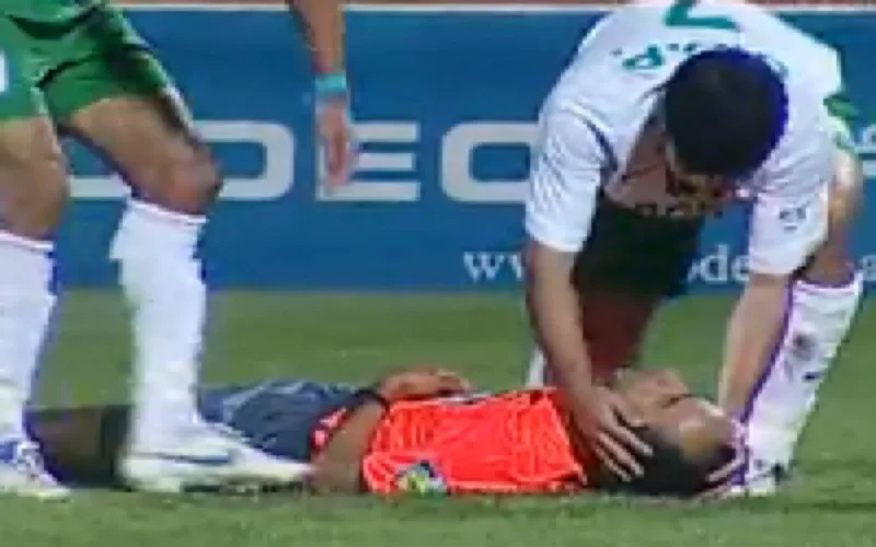 L'arbitre Khalid Ramsis perd connaissance pendant un match