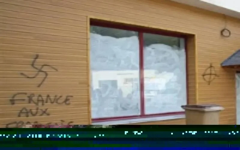 Deux commerces de Marocains recouverts de tags racistes