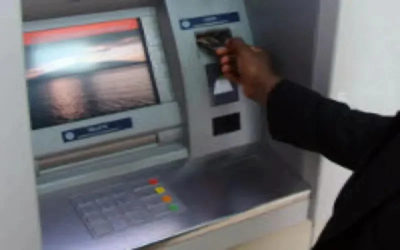 101 milliards de dirhams retirés par cartes bancaires en 2009