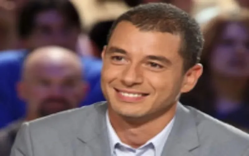 Ali Baddou présente le Grand Journal de Canal+