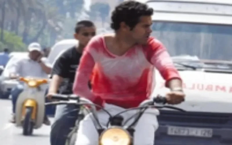 Jamel Debbouze en mobylette à Marrakech