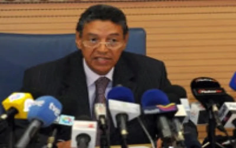 Cinq militaires liés à un réseau terroriste arrêtés