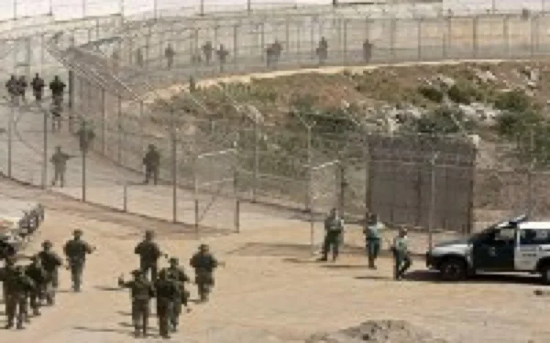 Des subsahariens prennent d'assaut le poste frontière de Sebta