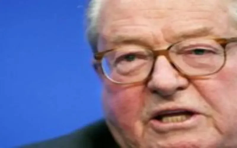 Le Pen craint que les Musulmans ne transforment les champs Elysées en place Tahrir 