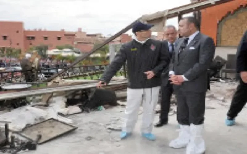 Photos : le Roi Mohammed VI au café Argana de Marrakech après l'attentat