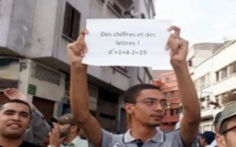 Des milliers de personnes manifestent contre la constitution