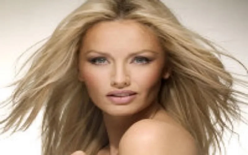 Adriana Karembeu se marie à Marrakech