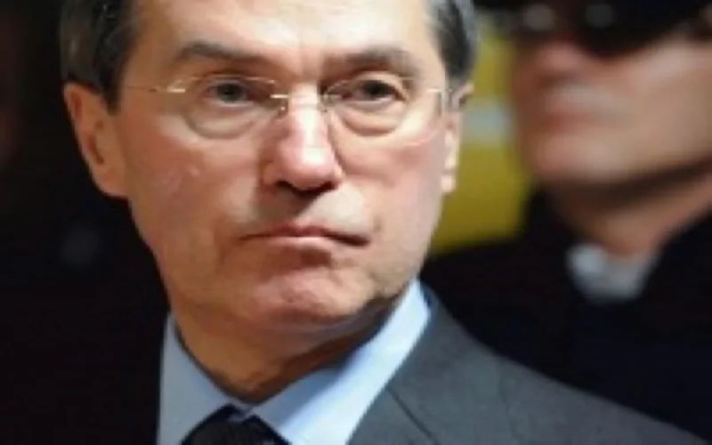 Claude Guéant révise sa circulaire sur les étudiants étrangers