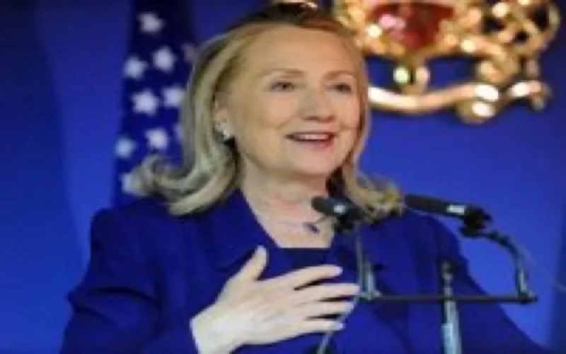 Insolite - Hillary Clinton : "M. l'Ambassadeur, trouvez moi un coiffeur"