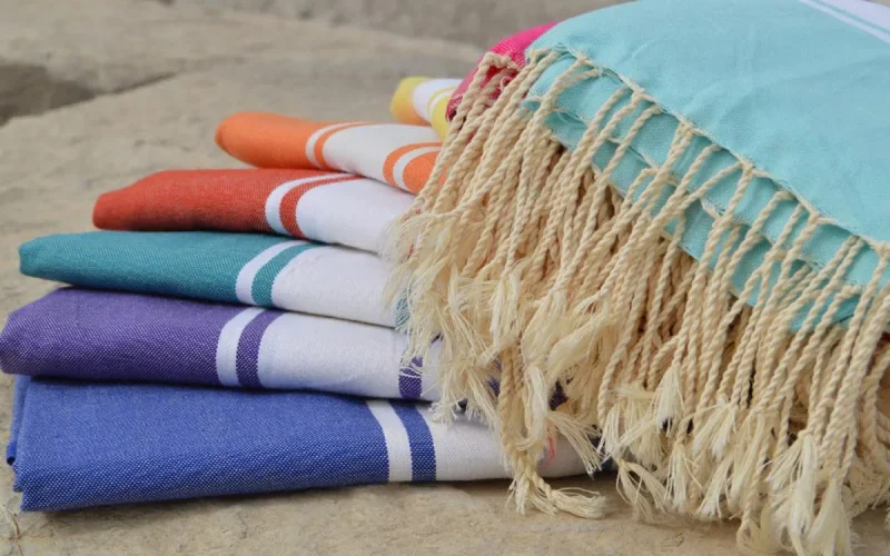 La "fouta" du hammam, nouvelle mode sur les plages françaises
