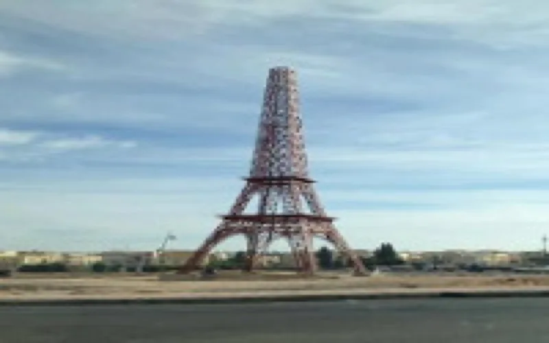 La tour Eiffel s'installe à Fès