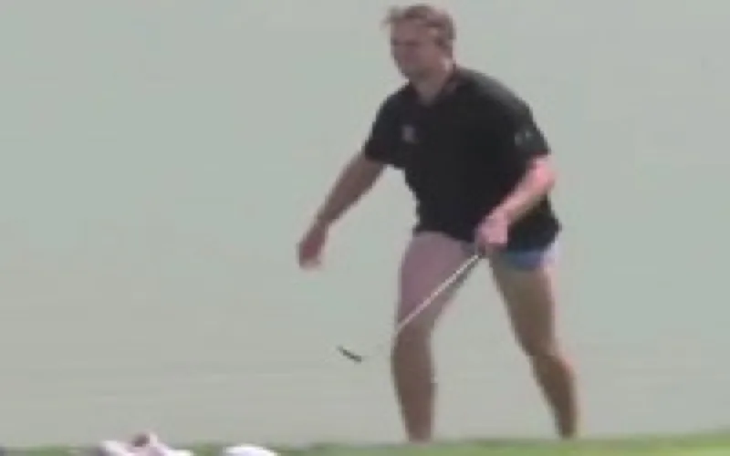 Insolite : un golfeur danois se déshabille lors du Trophée Hassan II
