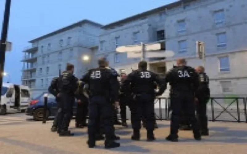 Violences urbaines suite au contrôle d'une femme en niqab en France