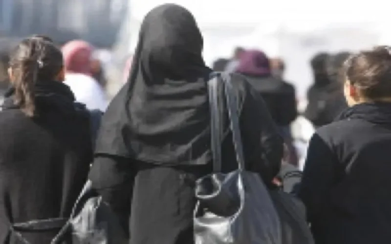 Vers une interdiction du voile dans les universités françaises