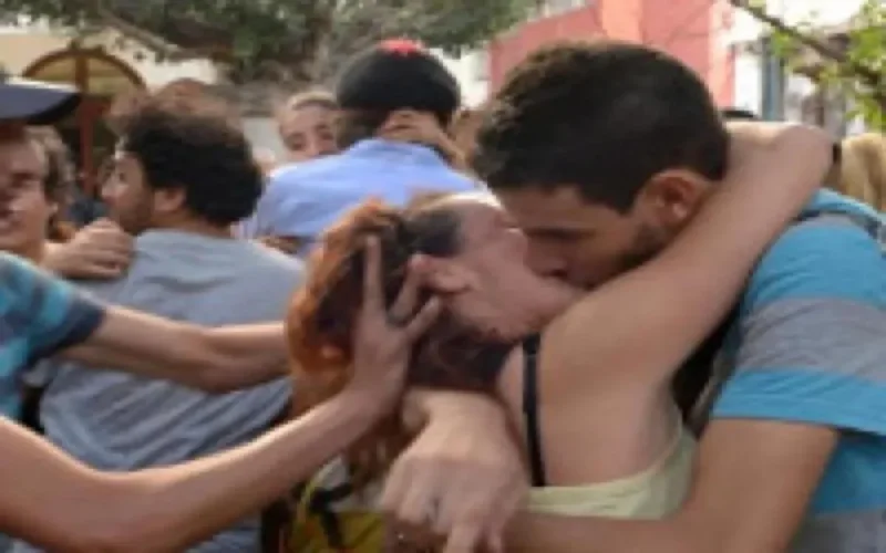 Kiss-In Rabat : 2000 au départ ... 3 à l'arrivée