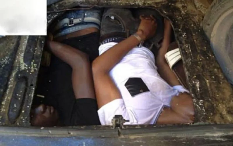 Deux clandestins découverts cachés dans le réservoir d'essence d'une voiture