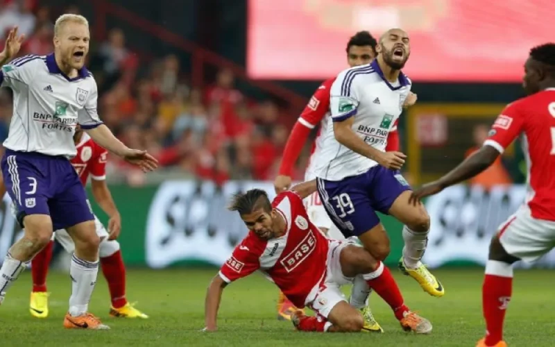 Football : suspension de deux matchs et 400 euros d'amende pour Mehdi Carcela